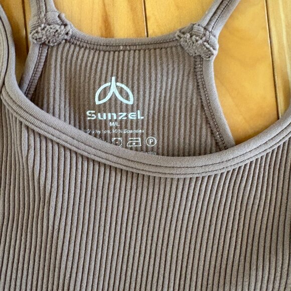 Set of 3 Piece Women’s Ribbed Cropped Yoga Tank Top Shirts Size M/L - Picture 4 of 7